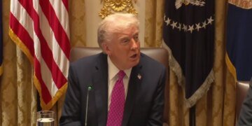 «Надеюсь, закончим войну до передачи Томагавков», —  Трамп снова верит Путину