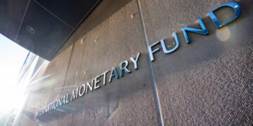 МВФ: долг Украины приближается к 110% ВВП, а мировой – к рекорду с 1948 года