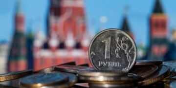 Bloomberg: Удары по НПЗ ускорили инфляцию в России. Это может остановить снижение ставки