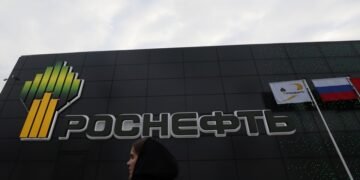 Великобритания освободила от санкций немецкие дочерние предприятия Роснефти