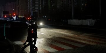 Почти по всей Украине начались аварийные отключения
