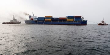 Международная морская организация под давлением США отложила углеродный налог для судов