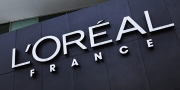 Владелец Gucci продает свой косметический бизнес LʼOreal за $4 млрд