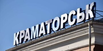 Россияне атаковали поезд Львов – Краматорск дроном: не попали, но три вагона пострадали