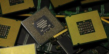 Очень кушать хочется: Intel подняла цены на старые процессоры