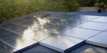 Солнечные панели Tesla: компания возвращается к бизнесу и запускает новую модель в США