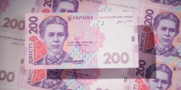 МВФ давит на Украину: Bloomberg узнал, почему фонд хочет девальвации гривны