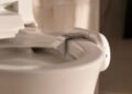 Улыбнитесь, вас снимают: Kohler предлагает камеру для унитаза, которая анализирует состояние здоровья по его содержимому