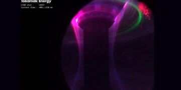 Как термоядерный синтез выглядит на вид? Tokamak Energy публикует видео из реактора