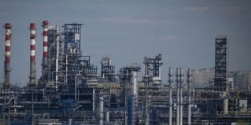 России грозит инфляционный шок: удары по НПЗ сорвали планы Кремля, — Bloomberg