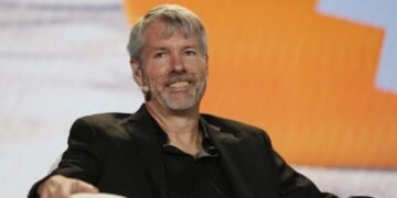 Майкл Сэйлор рассказал, сколько готов тратить на биткоины