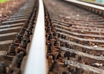 СБУ: дезертир и его сообщник получили по 15 лет за поджоги на Укрзализныце