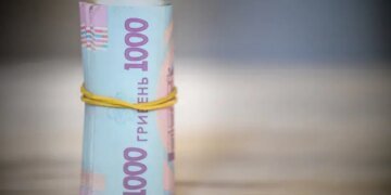 Каждому украинцу выплатят по 1000 гривен зимней помощи: как получить деньги