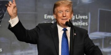 Трамп пытается устроить из мирного плана по Украине «бизнес-сделку», — Financial Times