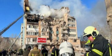 Тернополь попрощался с погибшими детками: отец колышет гроб, а Z-пропаганда беснуется. ВИДЕО