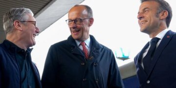 В Европе появилось новое политическое трио: Стармер, Макрон и Мерц, — The Economist