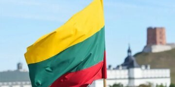 В Вильнюсе аэропорт оставался закрытым всю ночь из-за метеошары из Беларуси