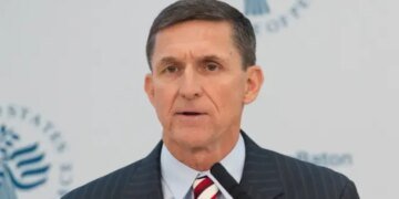 Бывший советник Трампа призвал провести расследование коррупции в Украине