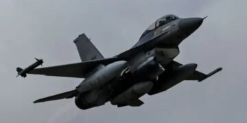 Истребители отогнали гражданский самолет, который приближался к резиденции Трампа