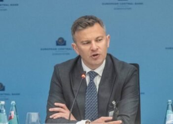 Николайчук: МВФ публично не говорил о девальвации, а со слухами НБУ не работает