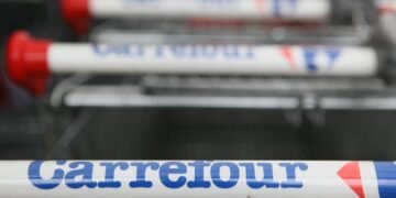 В Польше предложили выкупить магазины Carrefour в госсобственность