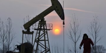 Reuters: Доходы России от нефти и газа в ноябре могут упасть на 35%