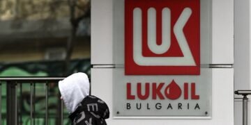 Болгария получила отсрочку санкций в отношении НПЗ в Бургасе. Пока что от Британии