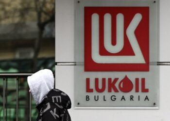 Президент Болгарии ветировал закон о внешнем управлении на НПЗ Лукойла