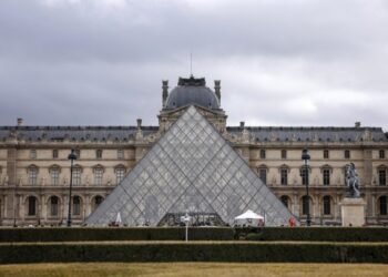 Лувр повысил стоимость билетов на 45% для туристов из стран, не входящих в ЕС