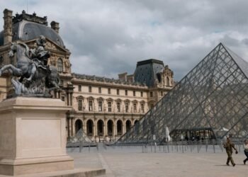 Счетная палата посоветовала Лувру «расставить приоритеты» и не экономить на безопасности