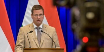 Правительство Орбана решило платить пенсионерам 14-ю пенсию. Весной в стране выборы