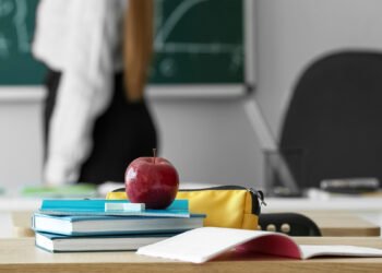 Профсоюз заявил об угрозе увольнения 70 000 учителей. В Раде отрицают