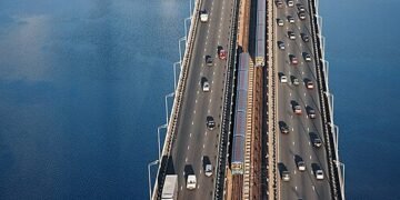 В Киеве ограничат движение по Южному мосту во время воздушной тревоги