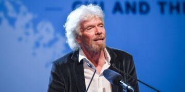 «Отличная сделка для России». Миллиардер Брэнсон раскритиковал 28-пунктный «план» завершения войны