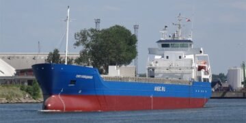 Украина ввела санкции против 56 судов за вывоз продовольствия из Крыма: список