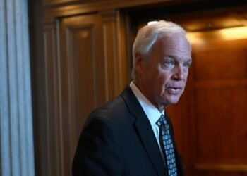 В Сенате назвали нереалистичной идею Трампа выплатить каждому американцу по $2000