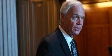 В Сенате назвали нереалистичной идею Трампа выплатить каждому американцу по $2000