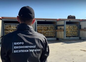 На Буковине нашли подпольный табачный цех: владелец агрофирмы получил подозрение – фото, видео