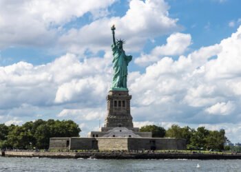 США приостановили предоставление убежища иностранцам из-за стрельбы в Вашингтоне