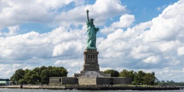 США приостановили предоставление убежища иностранцам из-за стрельбы в Вашингтоне