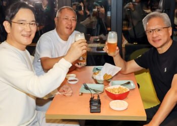 Конец недели: CEO NVIDIA Дженсен Хуанг расслабился с коллегами из Samsung и Hyundai в Южной Корее