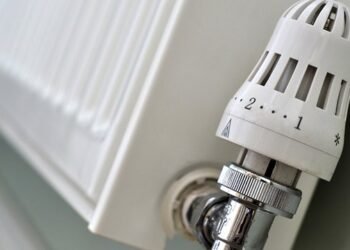 Более 87% объектов соцсферы и 73% жилья уже подключены к теплу — Минразвития