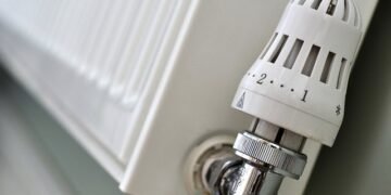 Более 87% объектов соцсферы и 73% жилья уже подключены к теплу — Минразвития