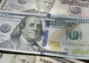 НБУ вновь понизил курс доллара