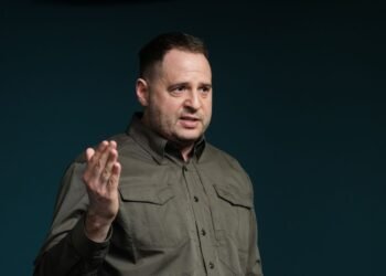 Ермак после увольнения из ОП собрался на фронт, — New York Post