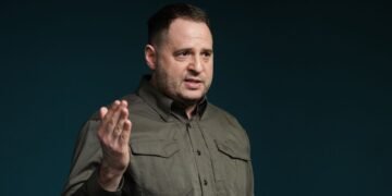 Ермак после увольнения из ОП собрался на фронт, — New York Post