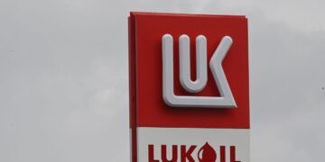 Две страны НАТО зашевелились, чтобы спасти НПЗ «Лукойла» от санкций Трампа, — Politico