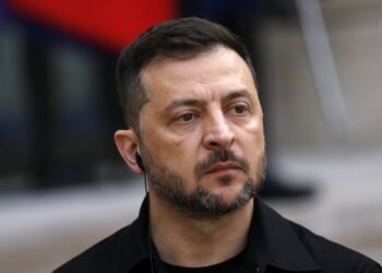 Зеленский прибыл с визитом в Турцию, где его встретил Умеров