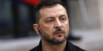 Зеленский прибыл с визитом в Турцию, где его встретил Умеров