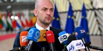 Путин должен согласиться на прекращение огня, иначе РФ ждут новые санкции, — Барро